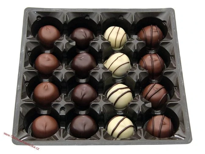 Výběr belgických pralinek Belgian v metalickém papíru s vánočním rukávkem Veselé Vánoce 200g