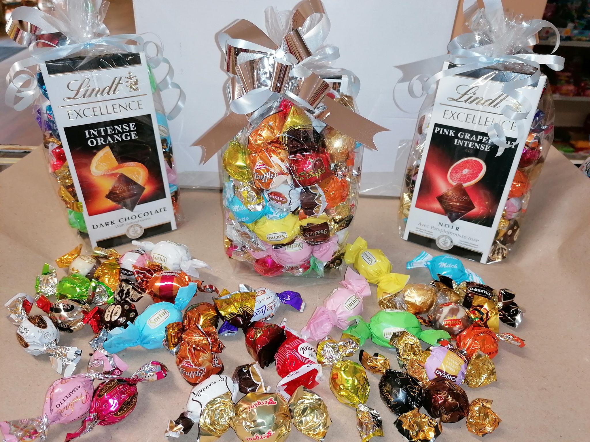 Dárkový balíček - mix pralinek ( 30ks ) + Lindt čokoláda 100g